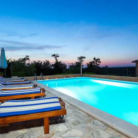 Beautiful Salvea With Pool In Porec Villa Montižana