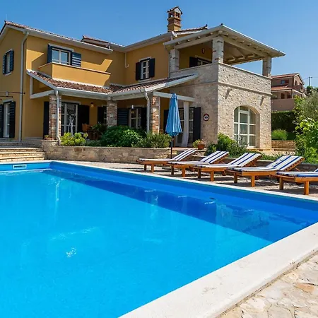 Beautiful Salvea With Pool In Porec