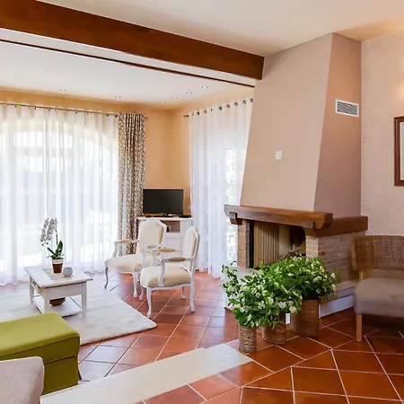 Beautiful Salvea With Pool In Porec Montižana
