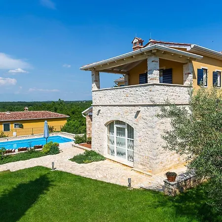 Vila Beautiful Salvea With Pool In Porec Montizana