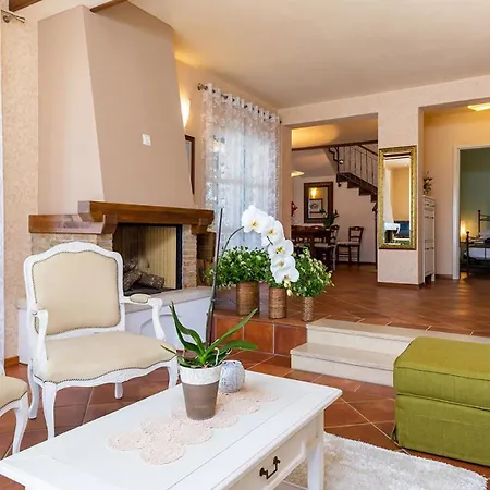 Beautiful Salvea With Pool In Porec Villa Montižana