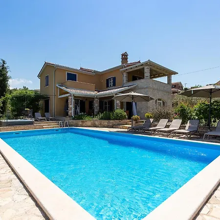 Beautiful Salvea With Pool In Porec